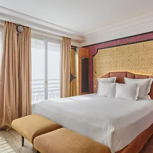 Hotel Idol