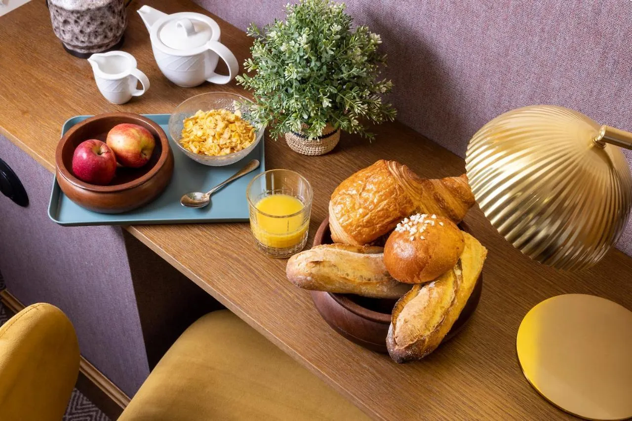 ***  Hotel Ernest Paris France